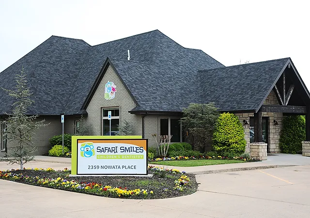 Safari Smiles Children's Dentistry exterior building with landscaped front entrance and signage.